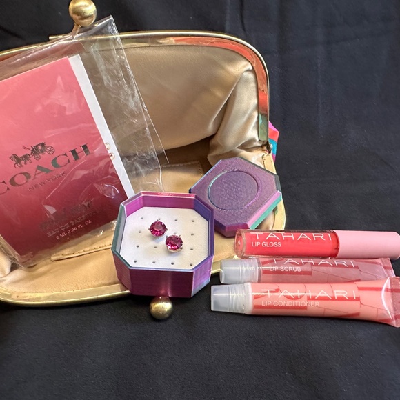 Coach legacy Multicolor Striped kiss lock Wristlet GUC with multiple items insid - Picture 4 of 14